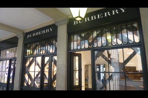 Burberry Beauty Box exterior